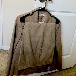 Ladies Pants Suit in Excellent Condition